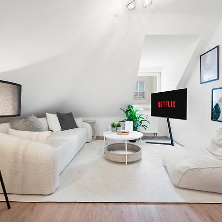 Malu Rooms - Im Stadtzentrum, Smarttv, Netflix, 24H Checkin Ludwigsburg Exterior photo