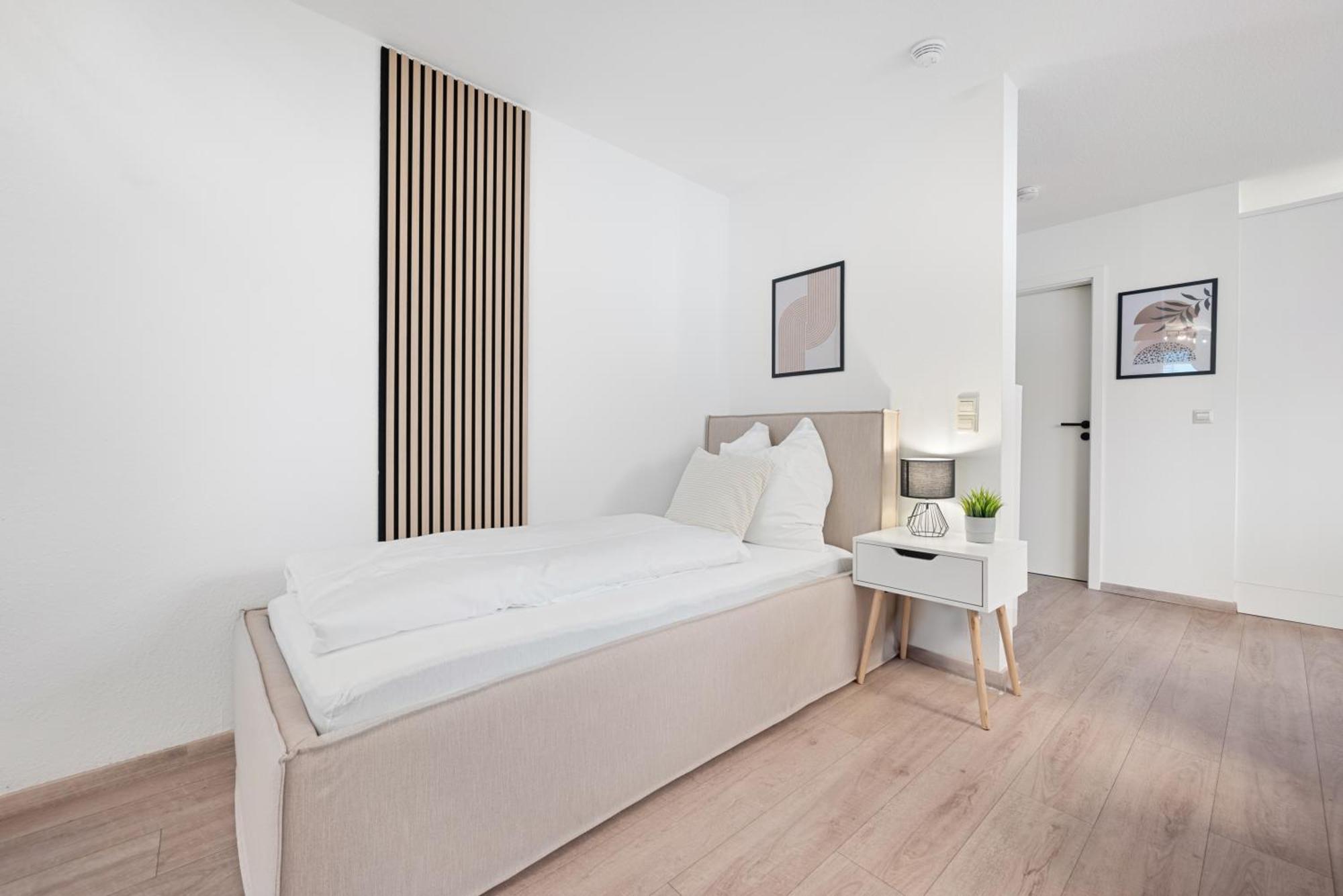 Malu Rooms - Im Stadtzentrum, Smarttv, Netflix, 24H Checkin Ludwigsburg Exterior photo