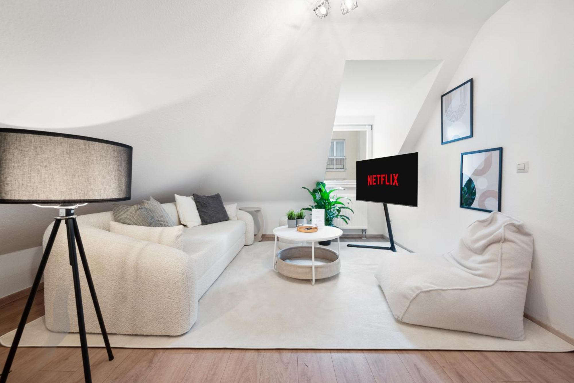 Malu Rooms - Im Stadtzentrum, Smarttv, Netflix, 24H Checkin Ludwigsburg Exterior photo